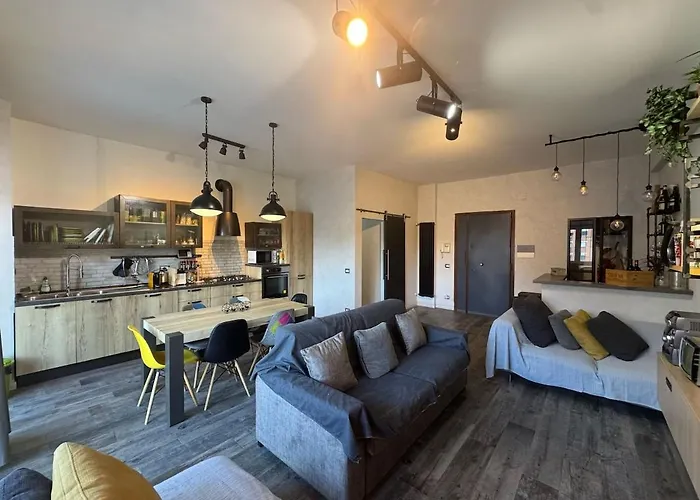 Relax & Explore Stylish Apartment In Rome